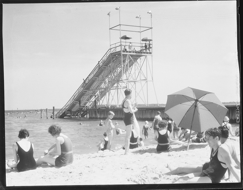 Illustration for article titled Vintage Beach